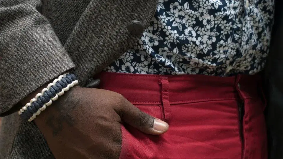 How to Mix Formal and Casual Clothes: 10 Tips for Effortless Style